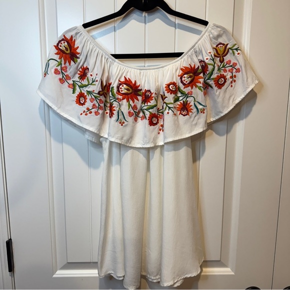 DAVI & DANI White Floral Fall Embroidered Off-Shoulder Blouse - Picture 6 of 9